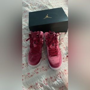 Jordan Spizike velvet 6.5 men or 8 women EUC